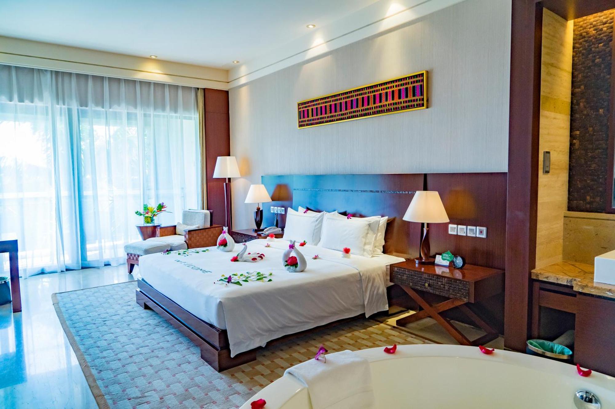 Resort Grand Metropark Yalong Bay - Shuttle And Singer Performance 5*