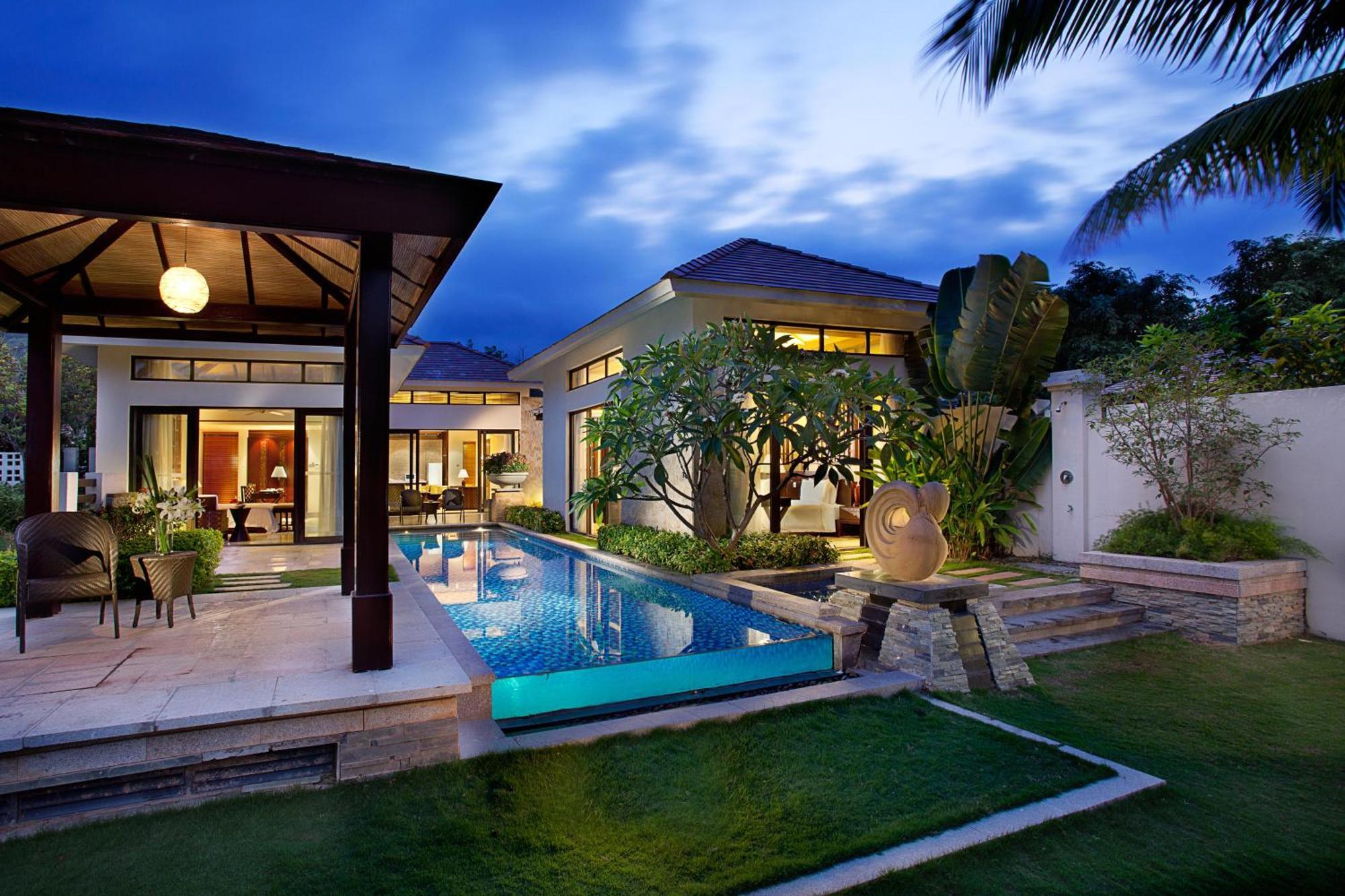 Resort Grand Metropark Yalong Bay - Shuttle And Singer Performance 5*